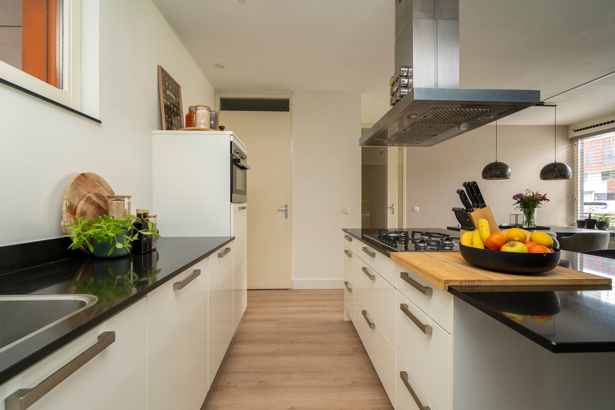 Spacious and move-in ready apartment with terrace and parking in Tilburg — 15