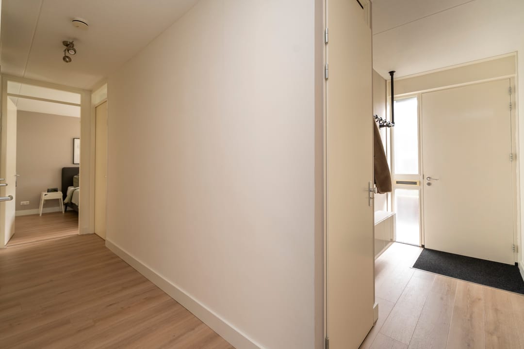 Spacious and move-in ready apartment with terrace and parking in Tilburg — 18