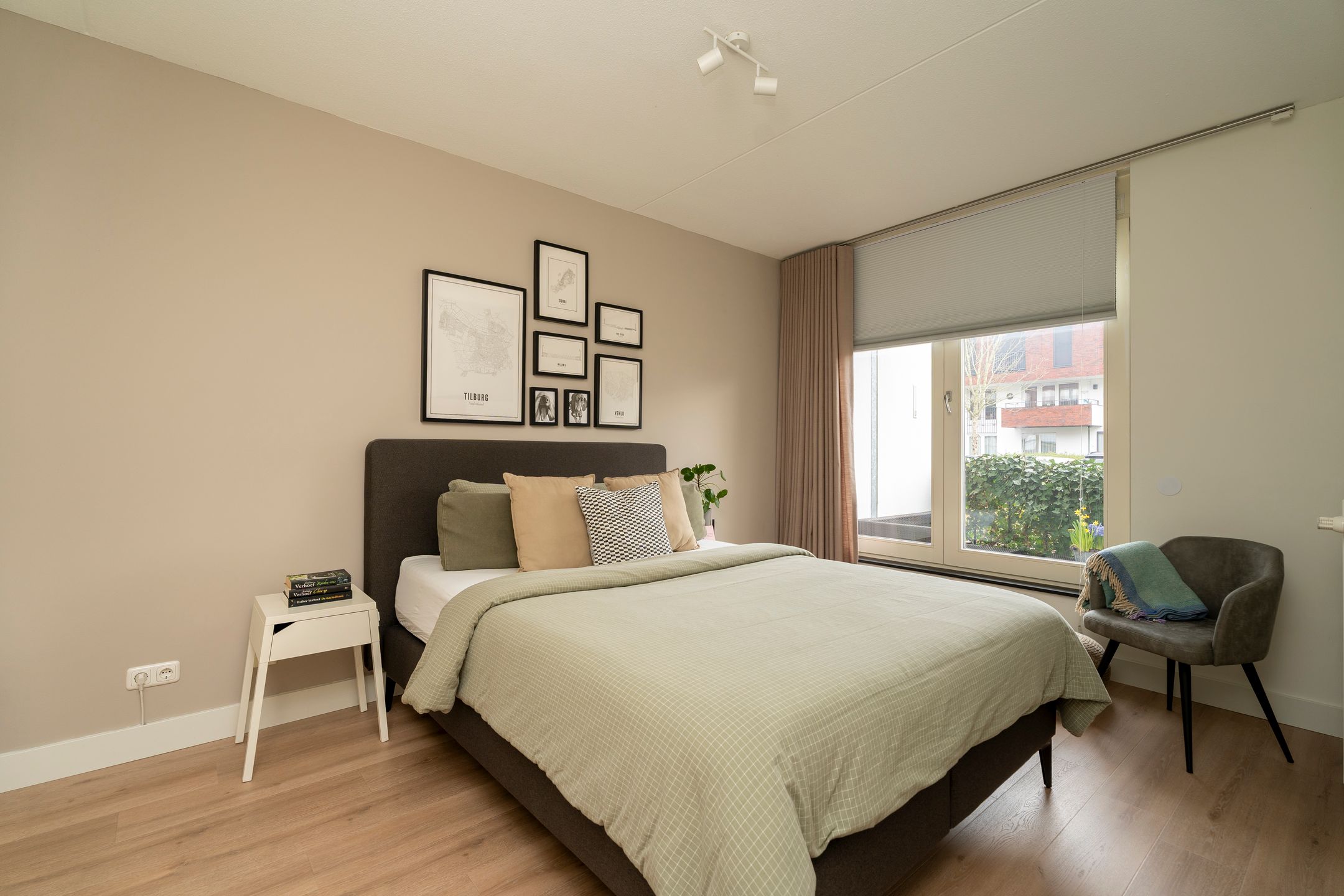 Spacious and move-in ready apartment with terrace and parking in Tilburg — 20