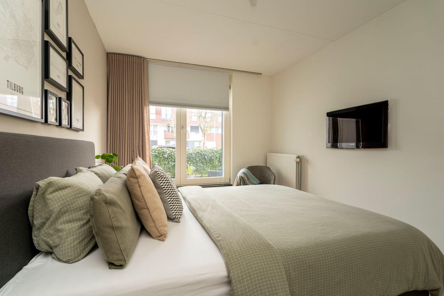Spacious and move-in ready apartment with terrace and parking in Tilburg — 21