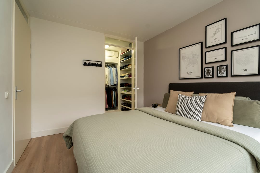 Spacious and move-in ready apartment with terrace and parking in Tilburg — 26