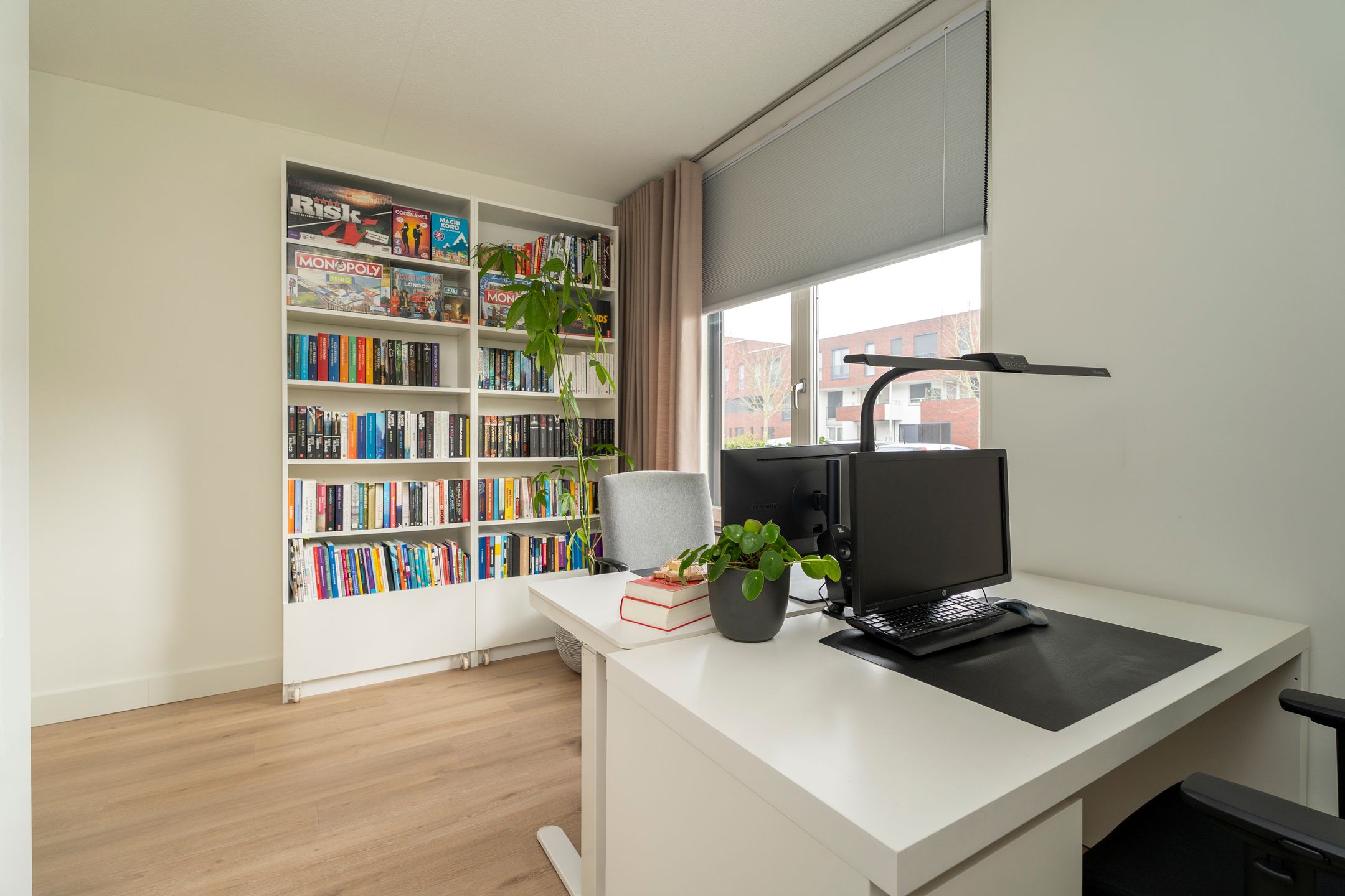 Spacious and move-in ready apartment with terrace and parking in Tilburg — 27