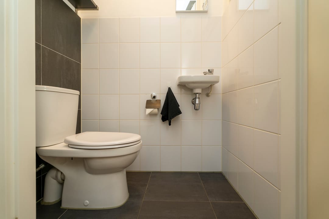 Spacious and move-in ready apartment with terrace and parking in Tilburg — 32