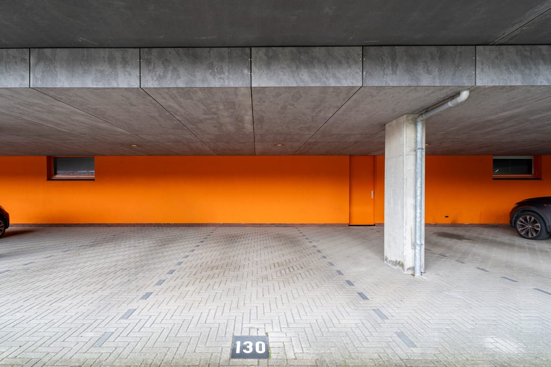 Spacious and move-in ready apartment with terrace and parking in Tilburg — 35