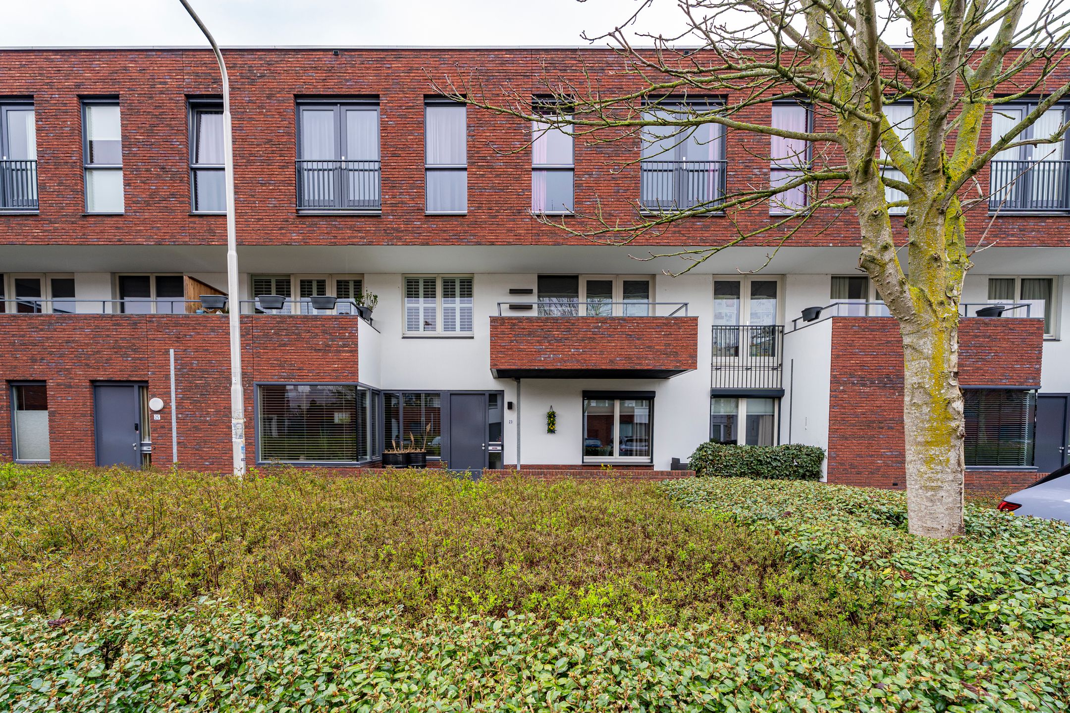 Spacious and move-in ready apartment with terrace and parking in Tilburg — 37