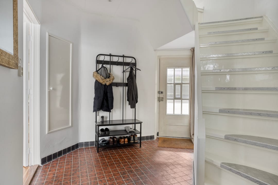 Detached character home in popular Huizum-West — 11