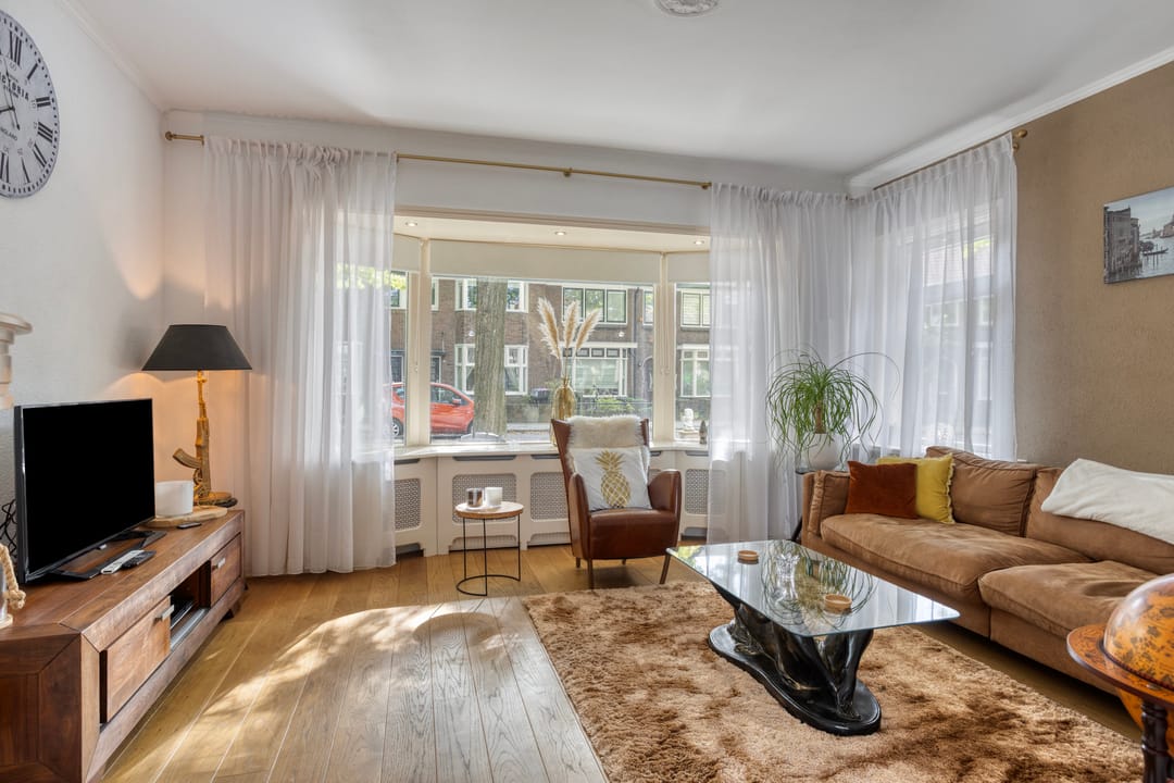 Detached character home in popular Huizum-West — 7