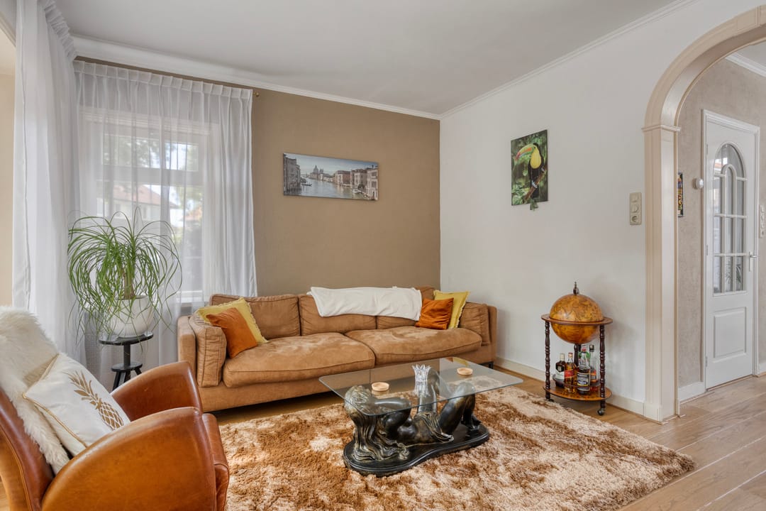 Detached character home in popular Huizum-West — 8