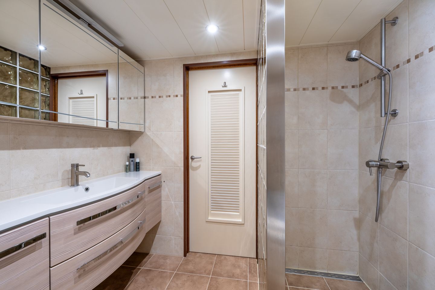 Photo 35 of Stoutenburg 28