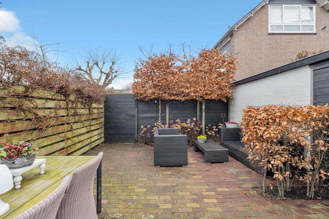 Spacious and modern family home with four bedrooms in Heemstede — 16
