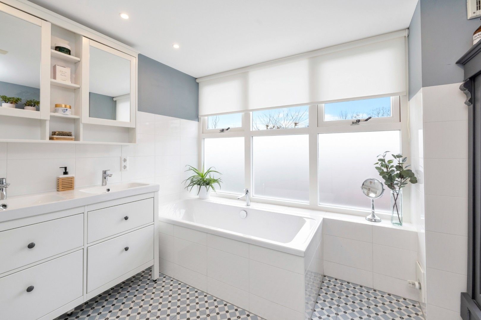 Spacious and modern family home with four bedrooms in Heemstede — 24