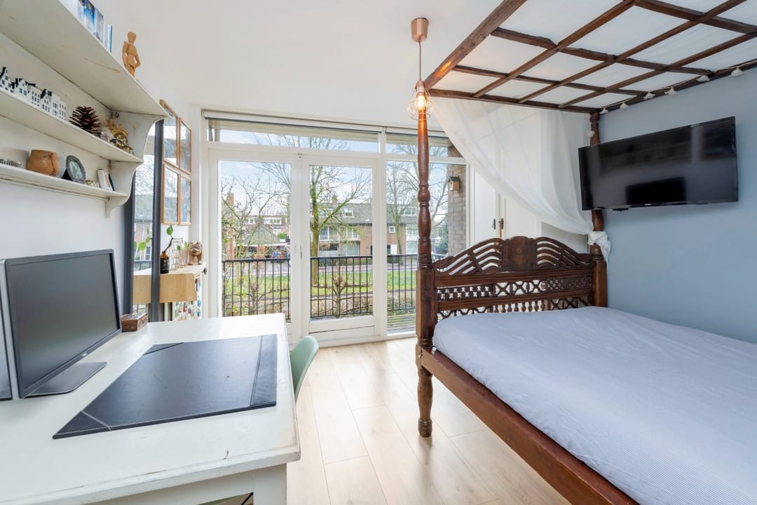 Spacious and modern family home with four bedrooms in Heemstede — 26
