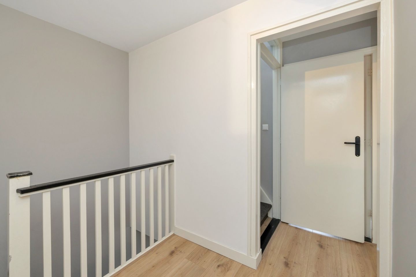 Spacious and modern family home with four bedrooms in Heemstede — 29