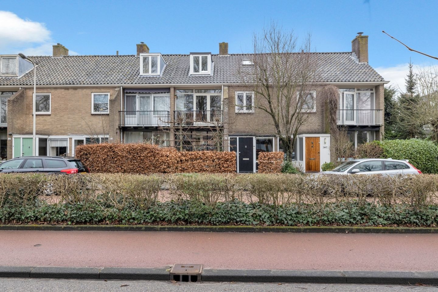 Spacious and modern family home with four bedrooms in Heemstede — 34