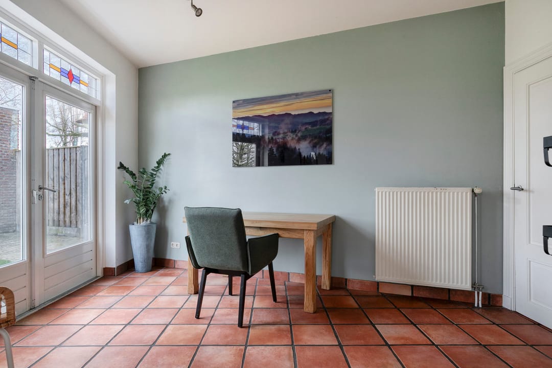 Spacious semi-detached home with modern kitchen, home office, and south-facing garden — 13