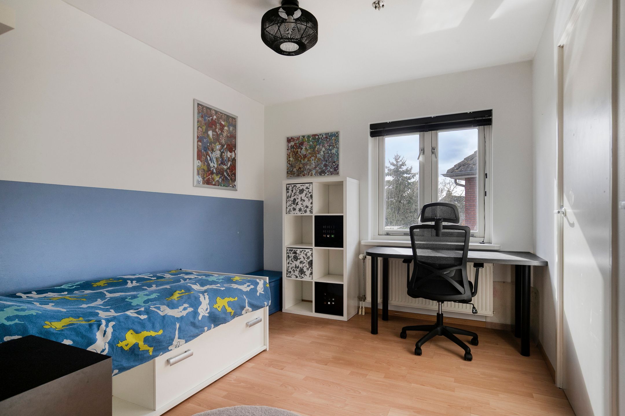 Spacious semi-detached home with modern kitchen, home office, and south-facing garden — 21
