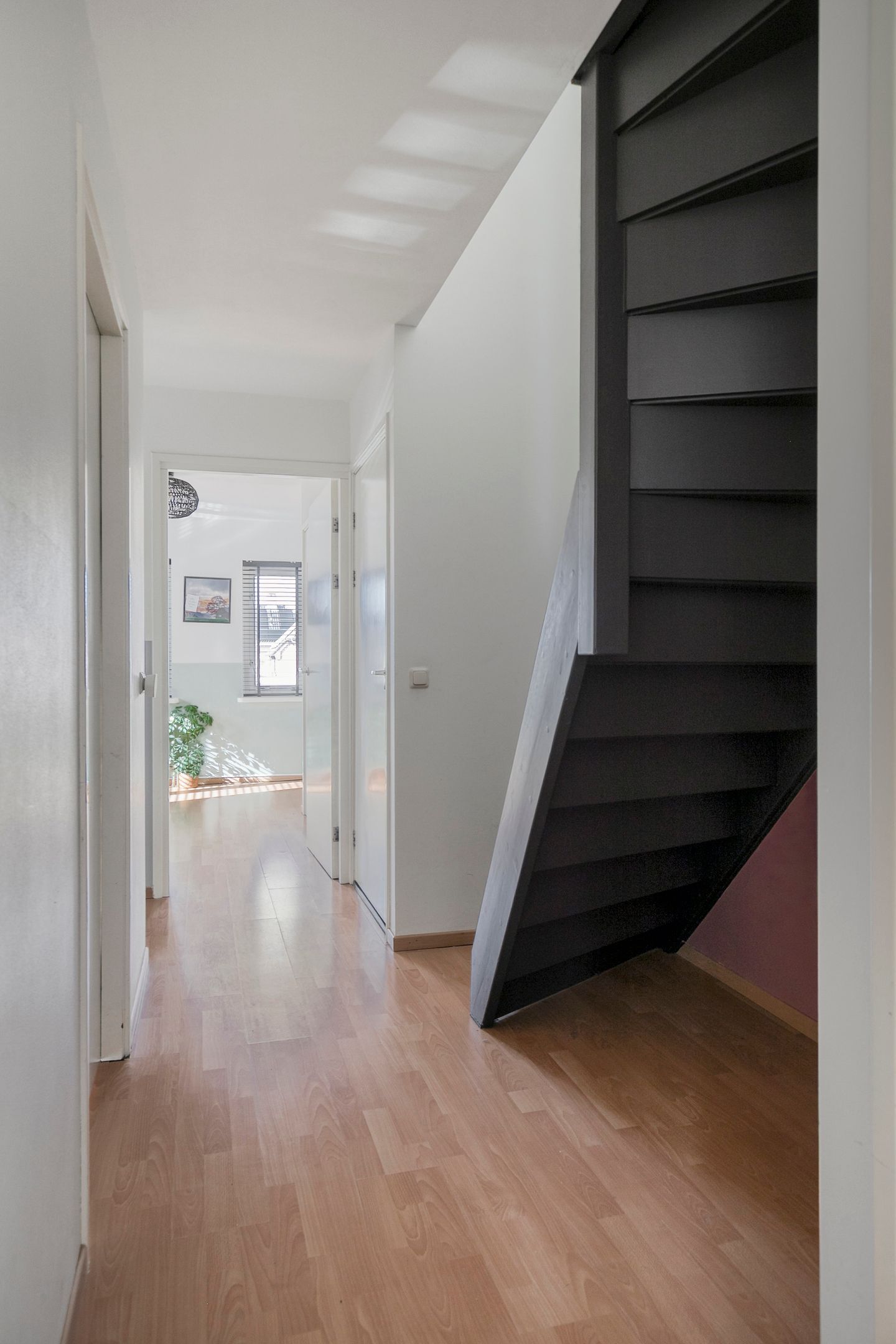 Spacious semi-detached home with modern kitchen, home office, and south-facing garden — 27