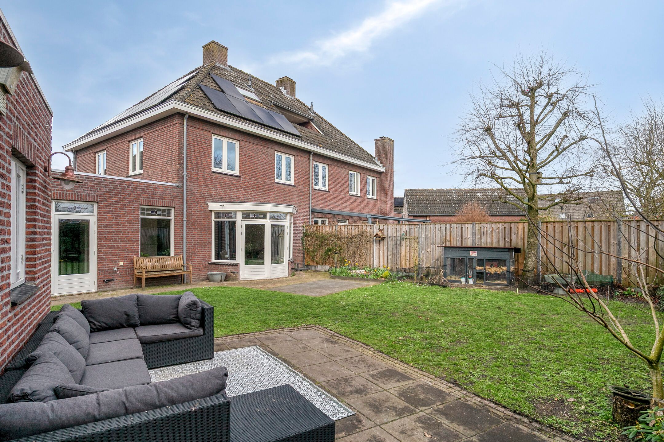 Spacious semi-detached home with modern kitchen, home office, and south-facing garden — 33