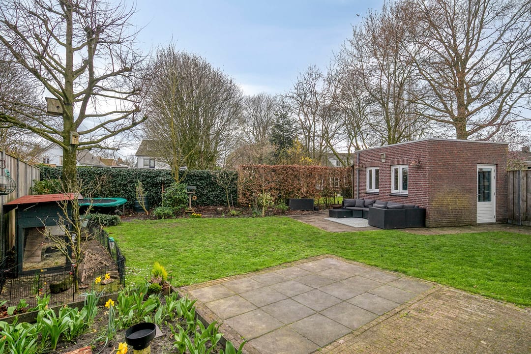 Spacious semi-detached home with modern kitchen, home office, and south-facing garden — 35