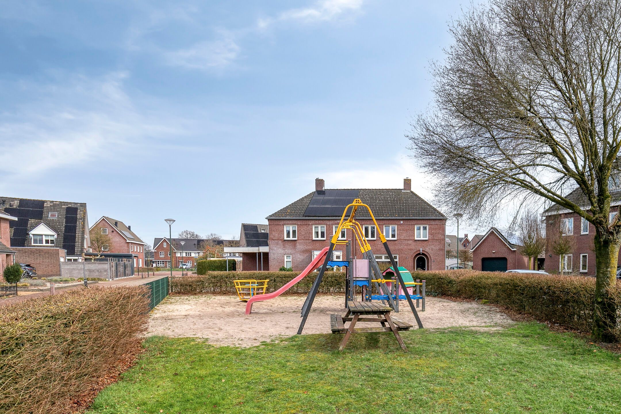 Spacious semi-detached home with modern kitchen, home office, and south-facing garden — 42