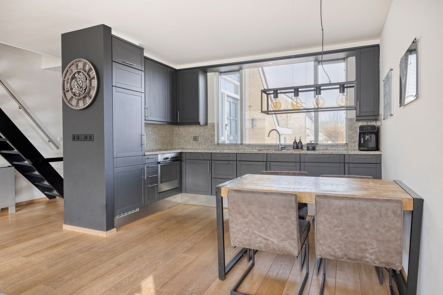 Foto 10 van Esdoornstraat 47