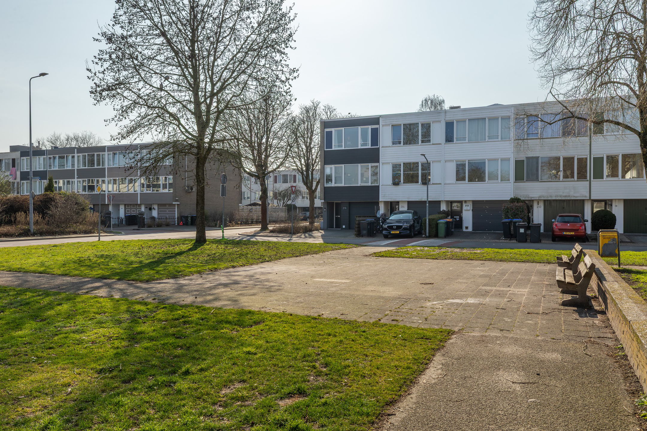 Spacious end terraced house with home office and garage in Hilversum — 38