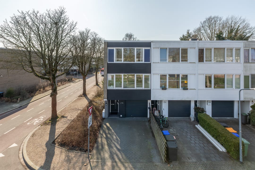 Spacious end terraced house with home office and garage in Hilversum — 36