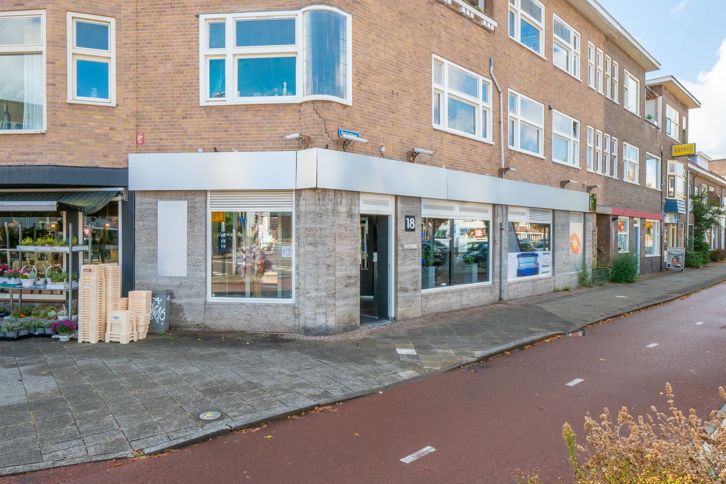 Bekijk foto 2 van Balijelaan 18