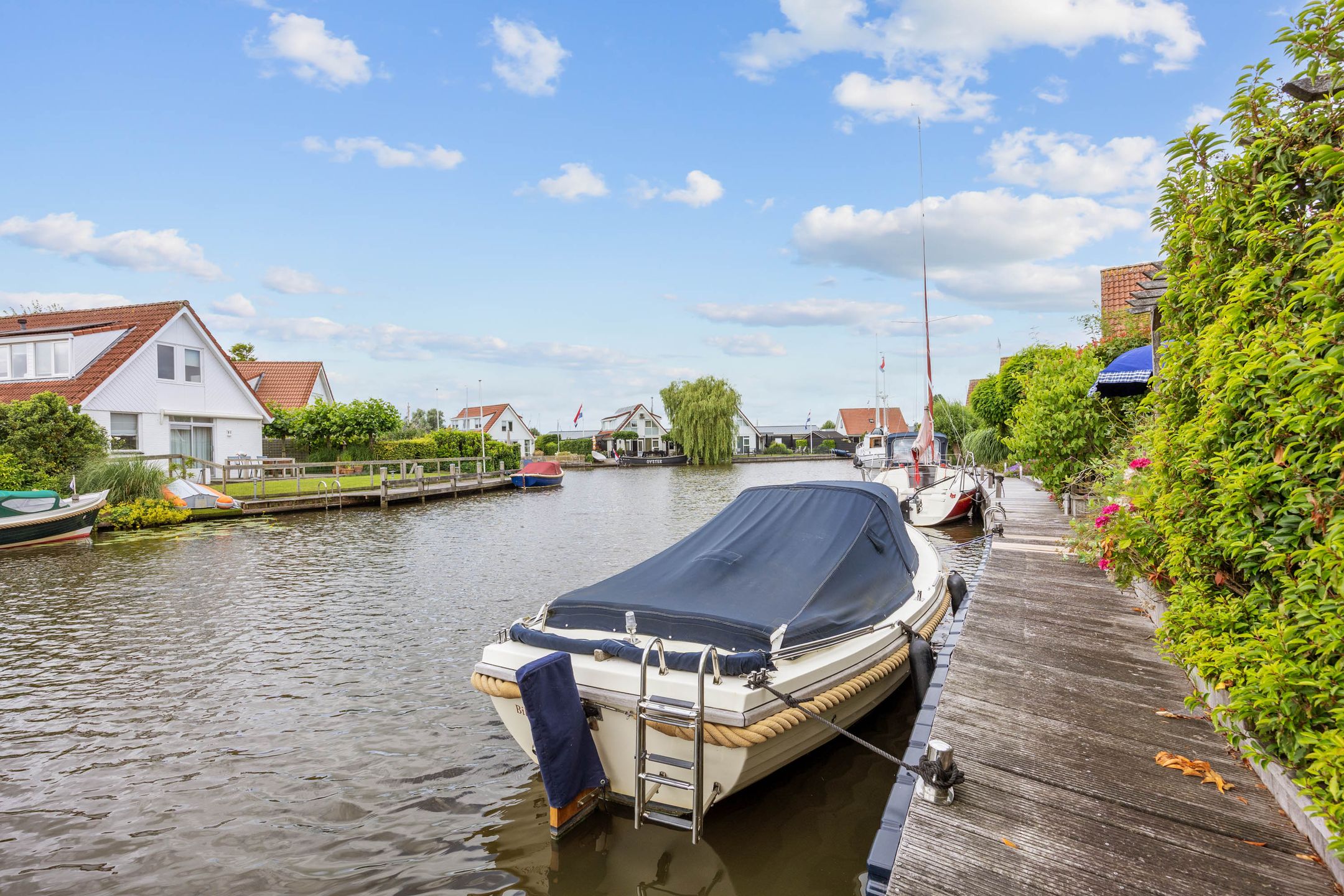 2-bedroom freehold villa in Grou — photo 3 of 5
