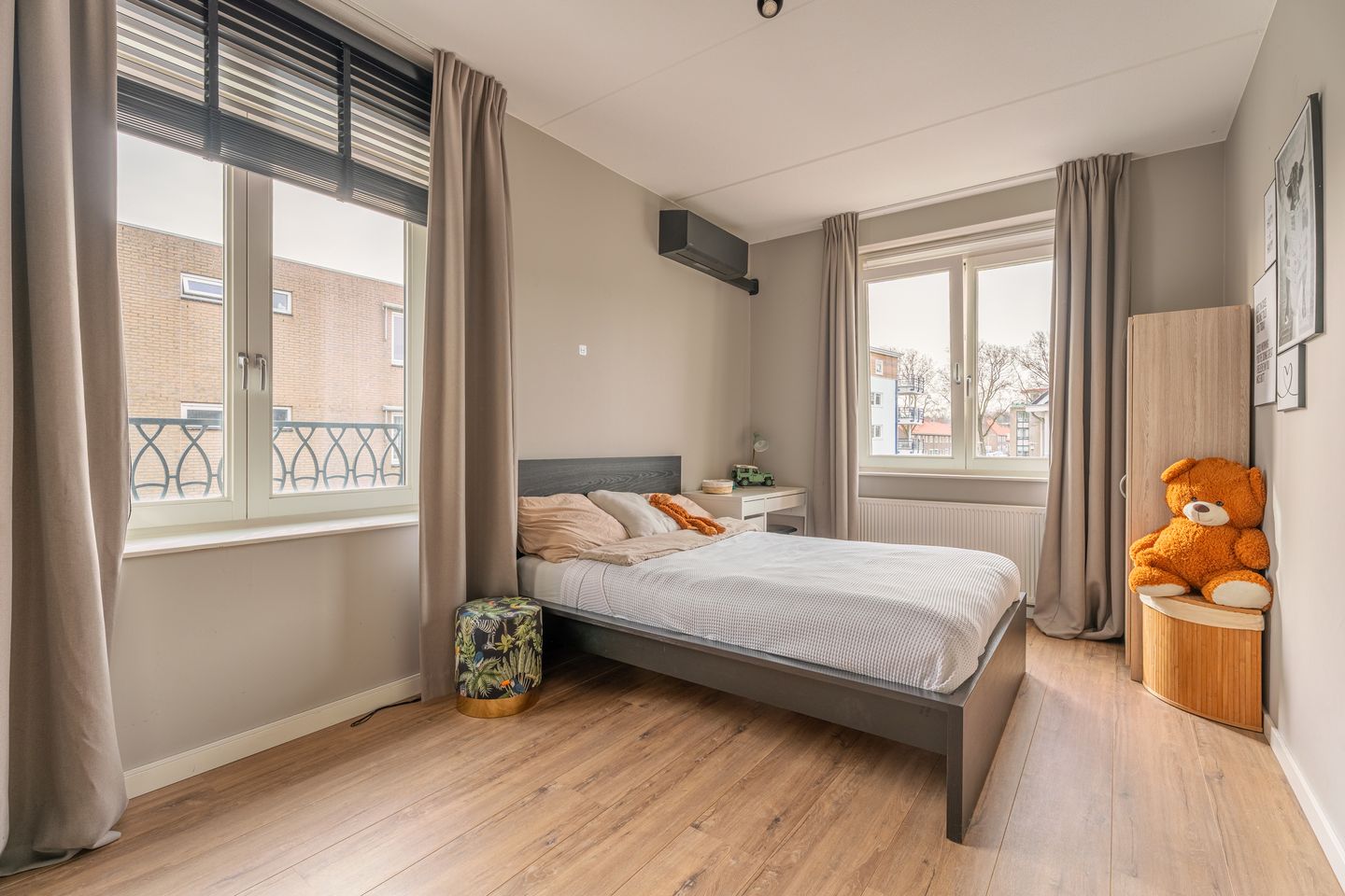 Spacious Corner Home with Harbor View in Katwijk — 14