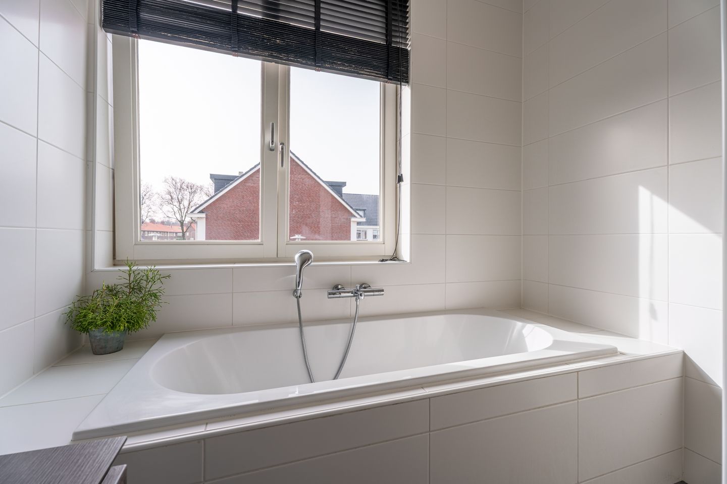 Spacious Corner Home with Harbor View in Katwijk — 20