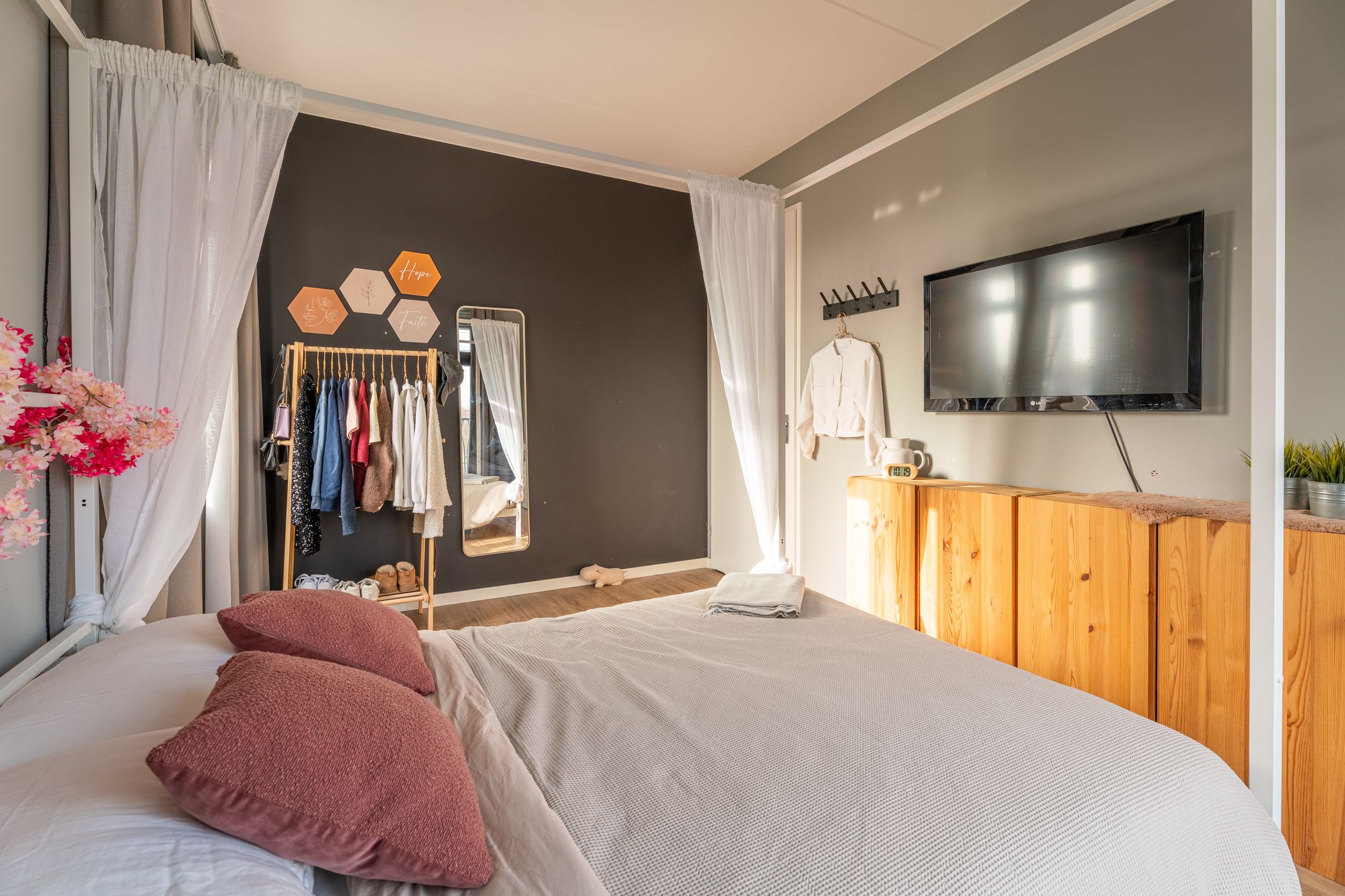 Spacious Corner Home with Harbor View in Katwijk — 24