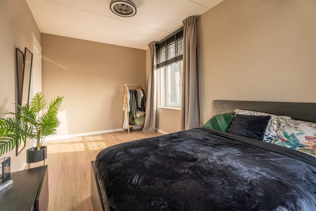 Spacious Corner Home with Harbor View in Katwijk — 26