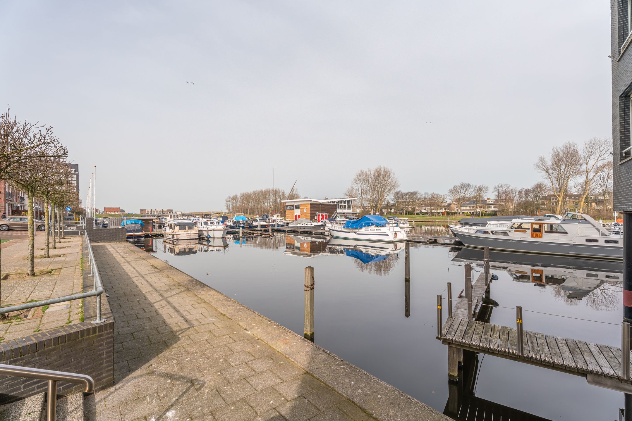 Spacious Corner Home with Harbor View in Katwijk — 36