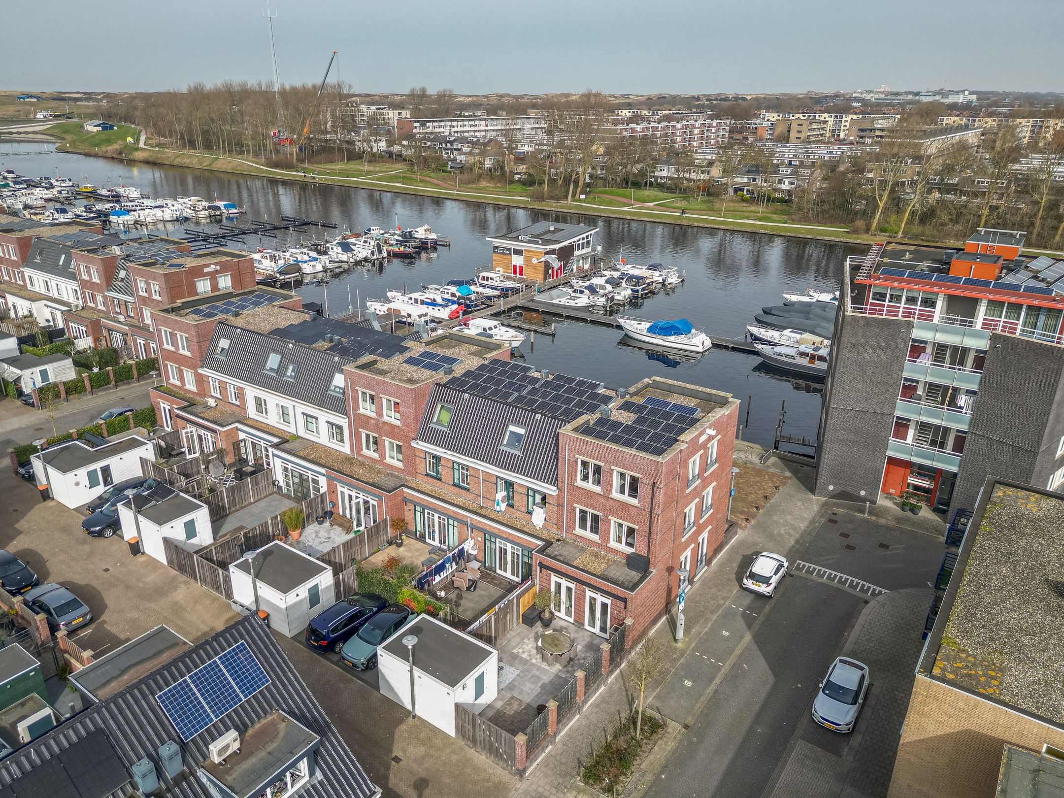 Spacious Corner Home with Harbor View in Katwijk — 42