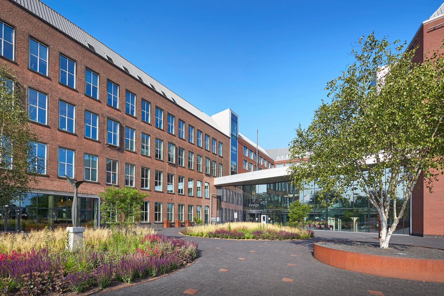 Bekijk foto 3 van Willemsplein 4