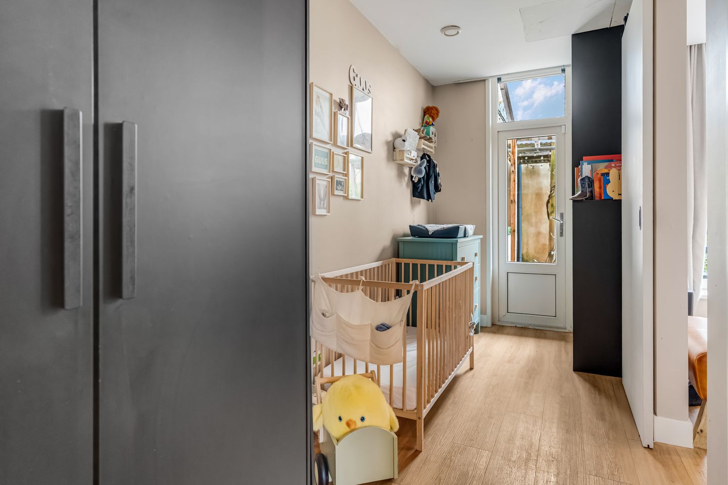 Renovated 2-bedroom apartment with south-facing garden near Westerpark — 18