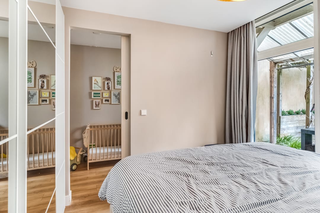 Renovated 2-bedroom apartment with south-facing garden near Westerpark — 16