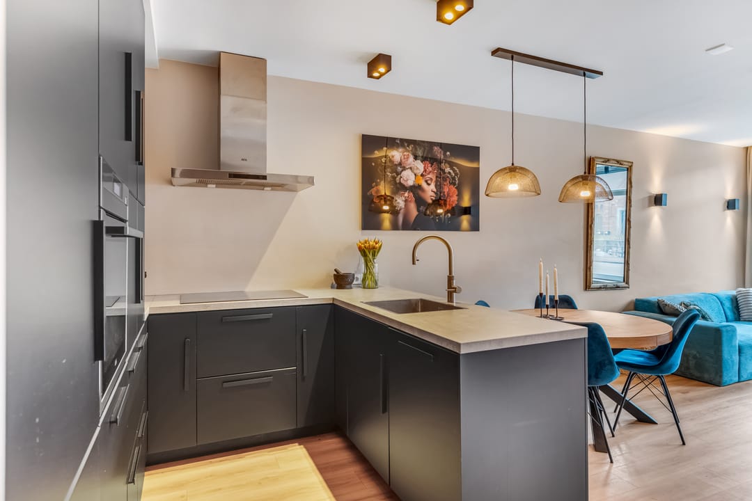 Renovated 2-bedroom apartment with south-facing garden near Westerpark — 12