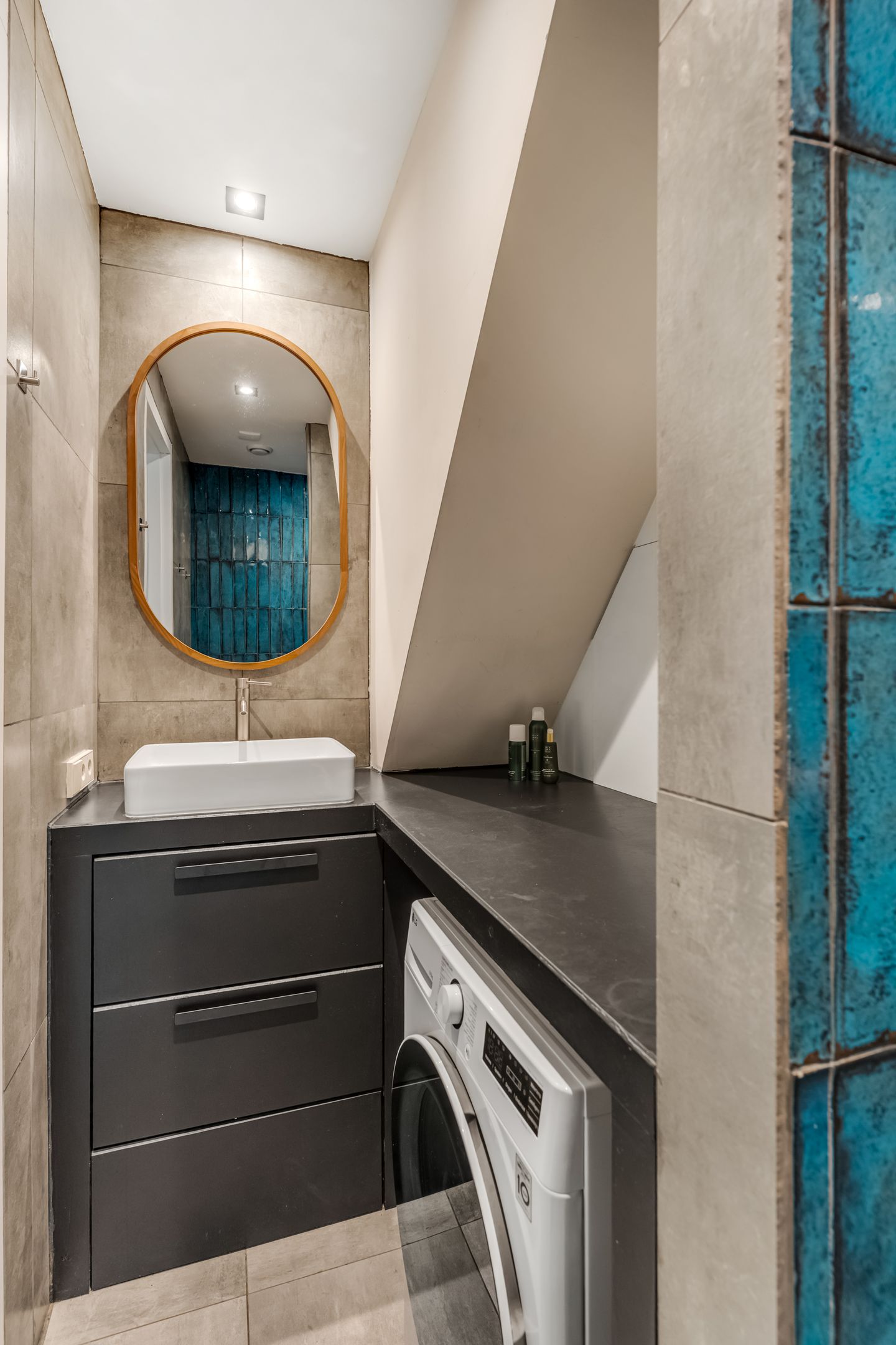 Renovated 2-bedroom apartment with south-facing garden near Westerpark — 19