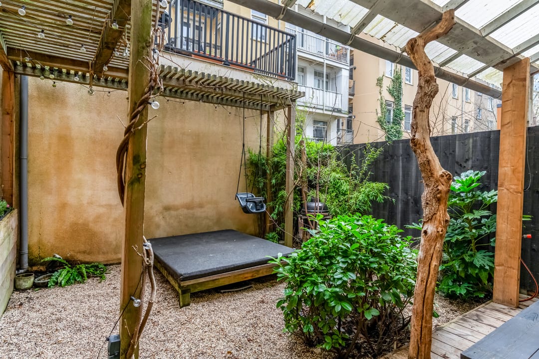 Renovated 2-bedroom apartment with south-facing garden near Westerpark — 22