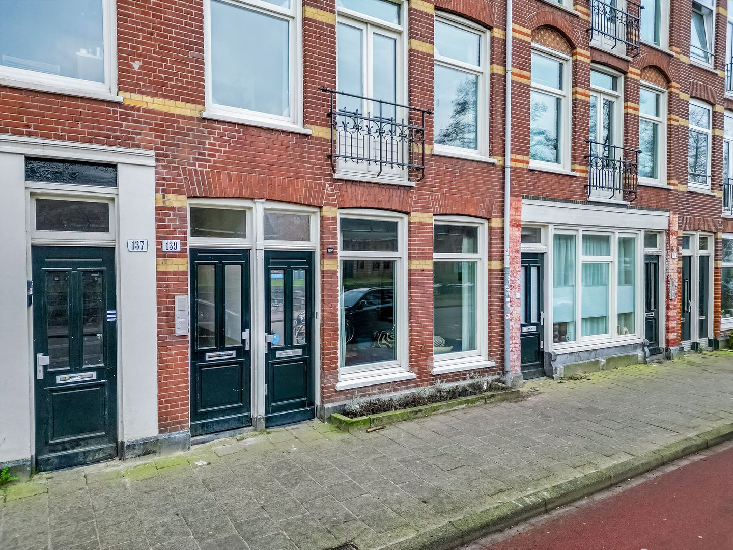 Renovated 2-bedroom apartment with south-facing garden near Westerpark — 31