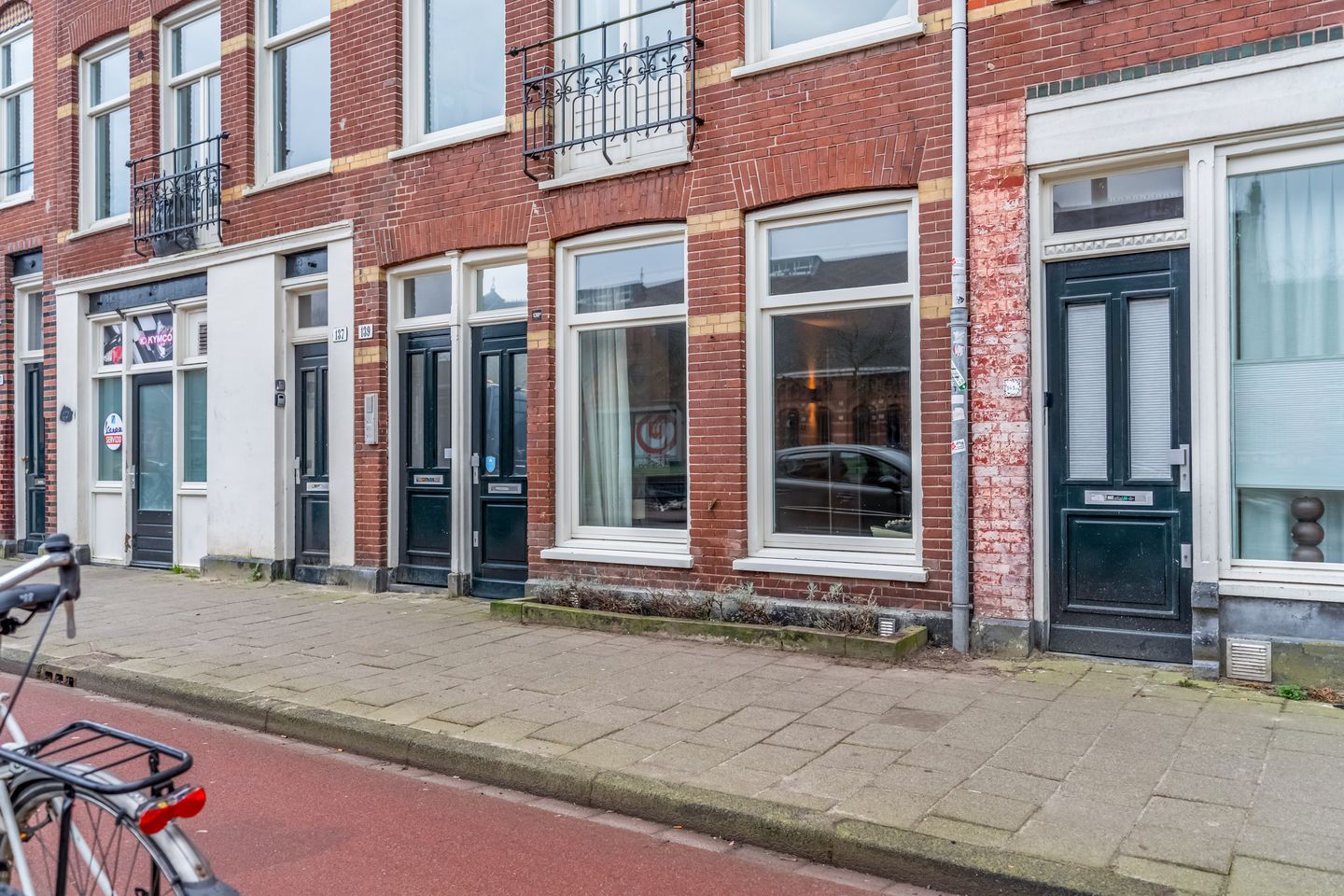 Renovated 2-bedroom apartment with south-facing garden near Westerpark — 32