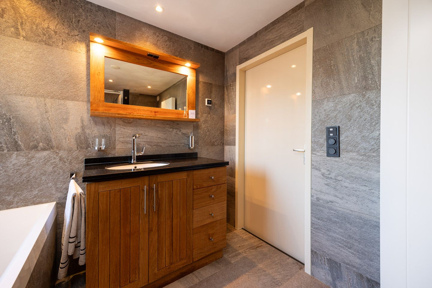 Photo 29 of Annastraat 119