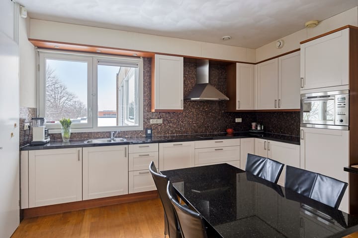 Photo 4 of Zuiderzeeweg 85