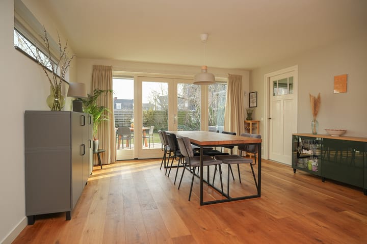 Photo 2 of Waalstraat 1