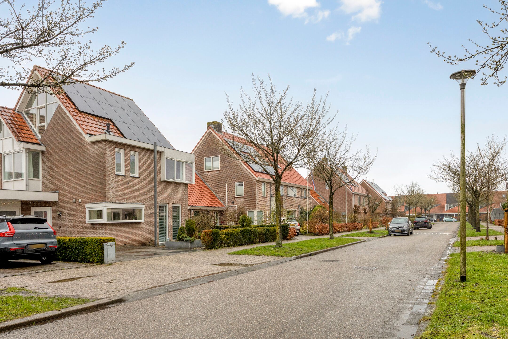 Spacious Semi-Detached Family Home with Six Bedrooms in Quiet Zeewolde Location — 38