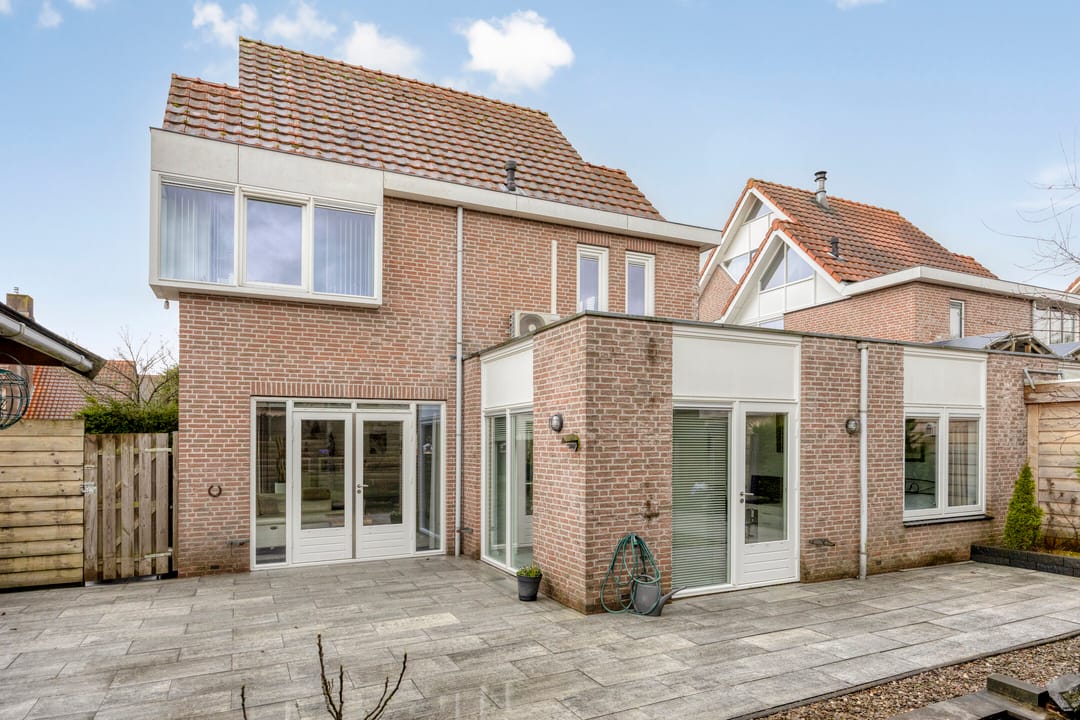 Spacious Semi-Detached Family Home with Six Bedrooms in Quiet Zeewolde Location — 41