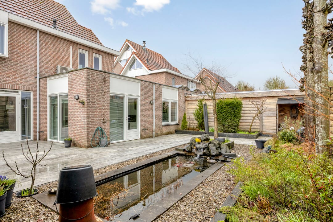 Spacious Semi-Detached Family Home with Six Bedrooms in Quiet Zeewolde Location — 44
