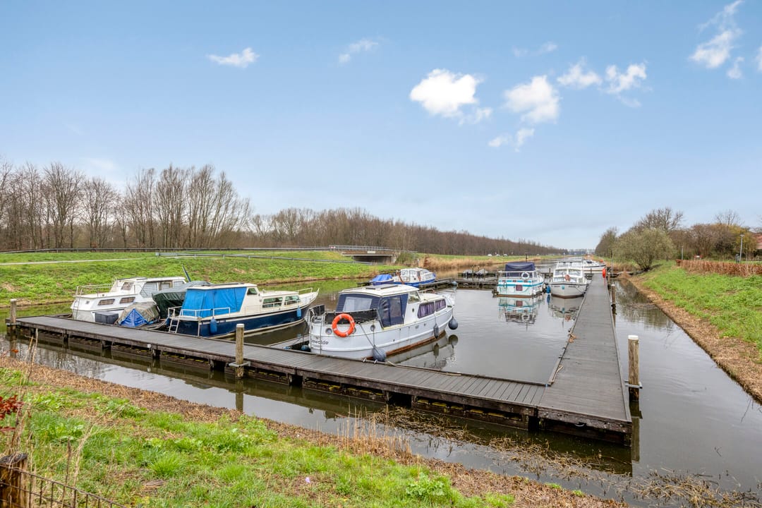 Spacious Semi-Detached Family Home with Six Bedrooms in Quiet Zeewolde Location — 50